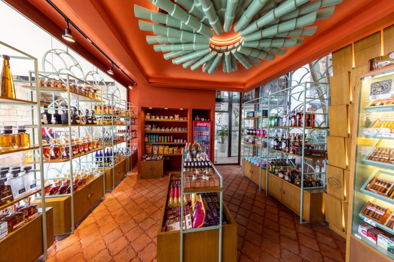 Bahia Principe Grand Tulum Hotel Riviera Maya Exterior photo A shop in the airport