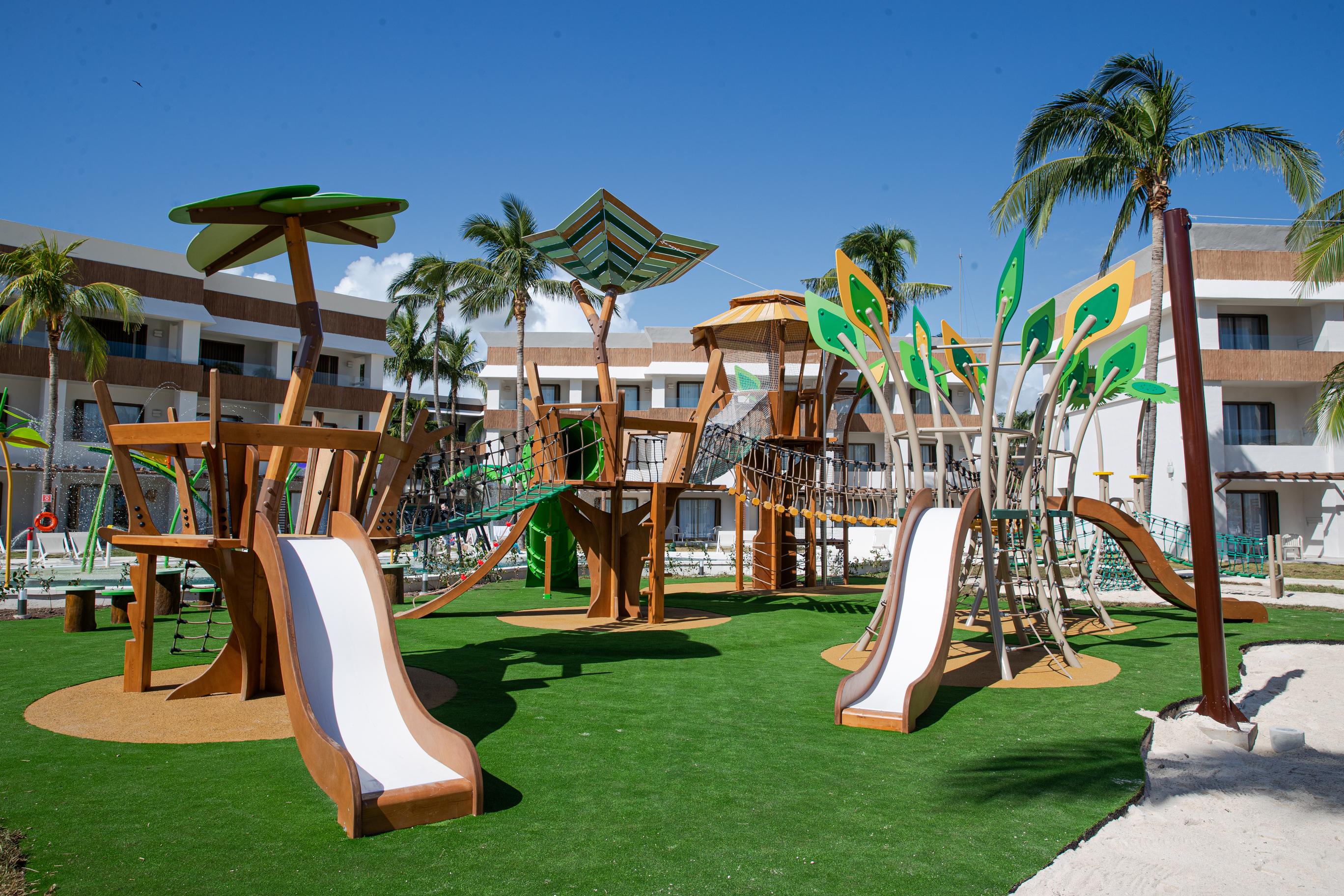 Bahia Principe Grand Tulum Hotel Riviera Maya Exterior photo Playground at Iberostar Grand Hotel Bávaro