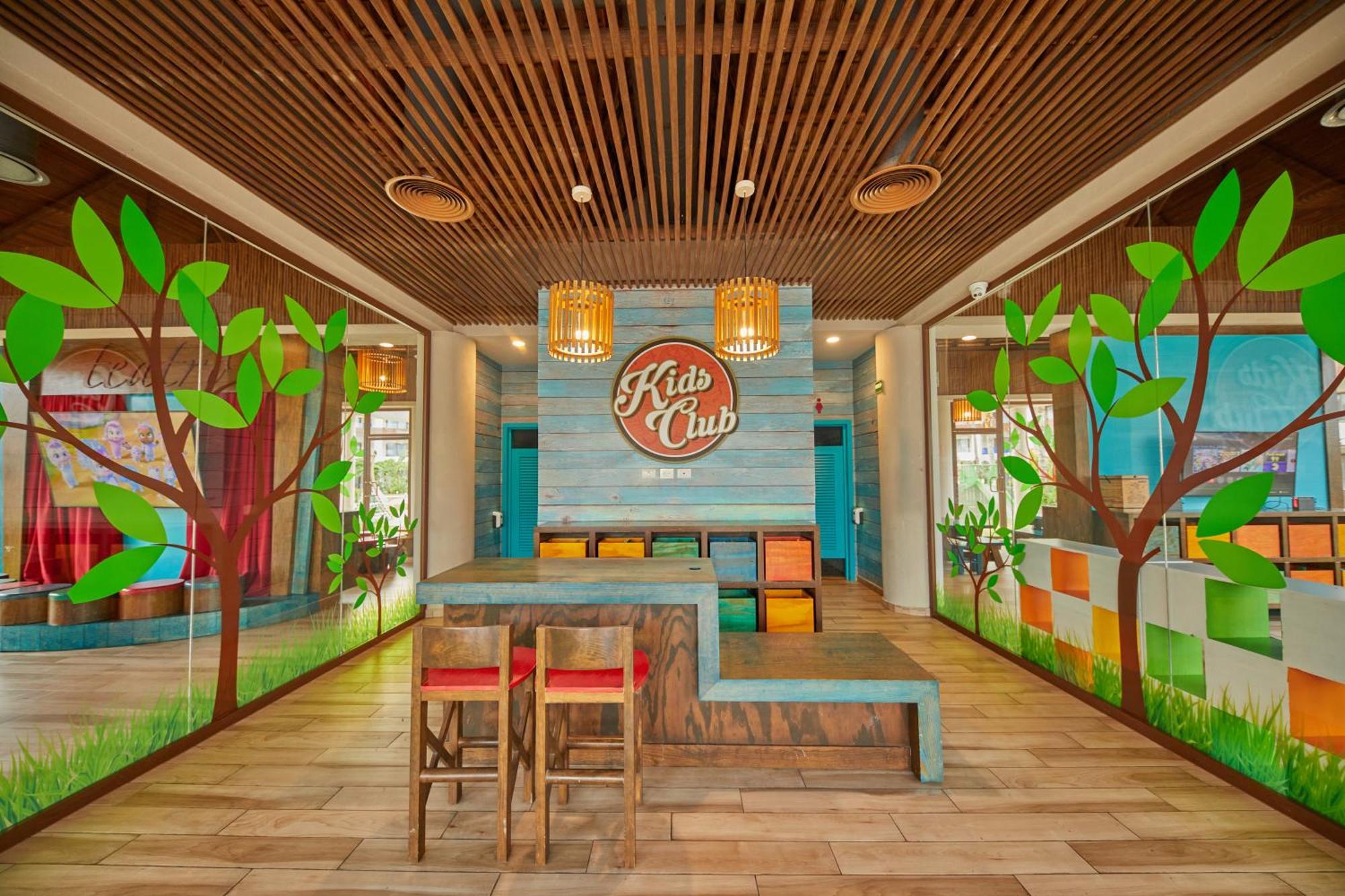 Bahia Principe Grand Tulum Hotel Riviera Maya Exterior photo Kids Club at the Sheraton Vistana Resort